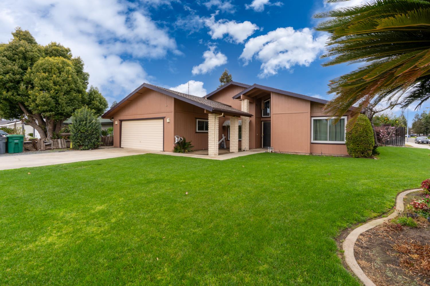 1340 Lewis St, Selma, CA 93662