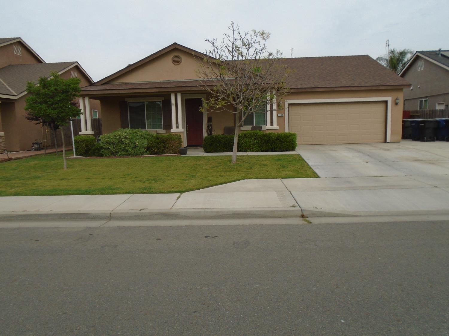 1383 Manor Ave, Hanford, CA 93230