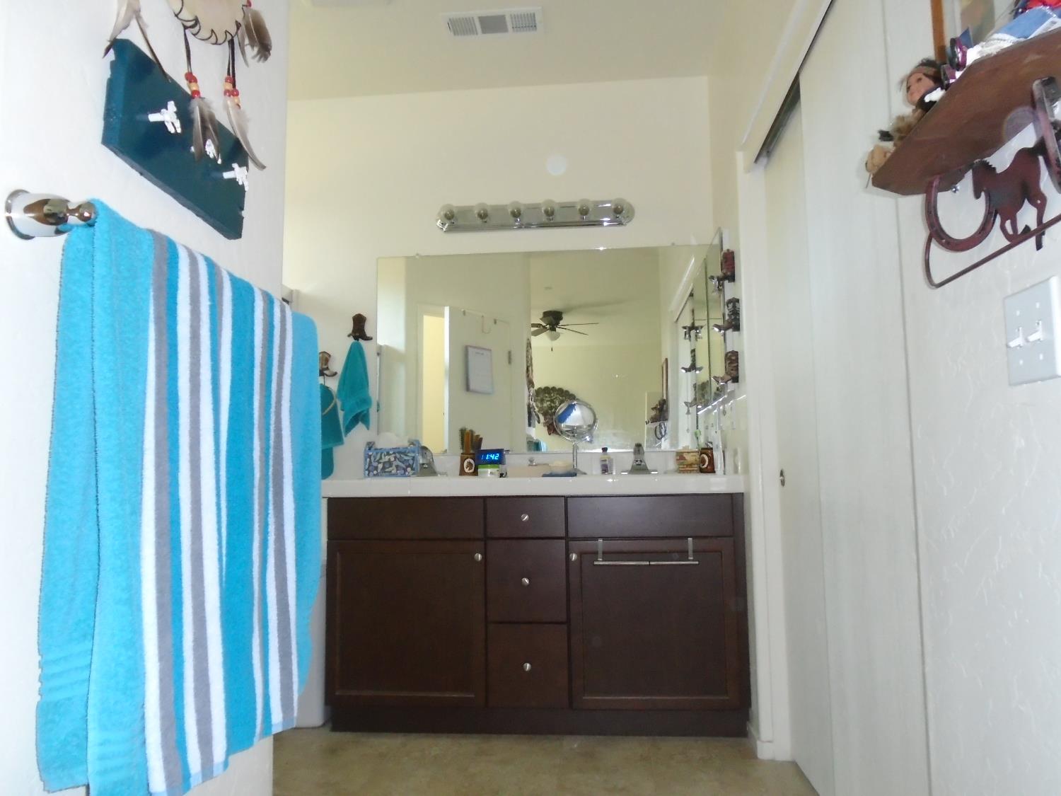 1383 Manor Ave, Hanford, CA 93230