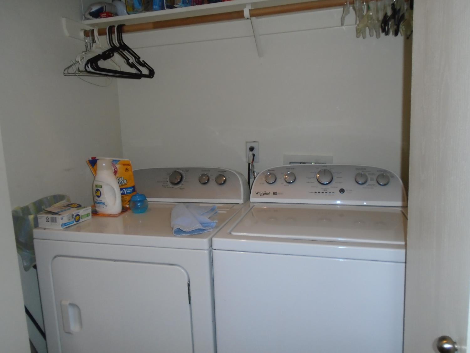 1383 Manor Ave, Hanford, CA 93230