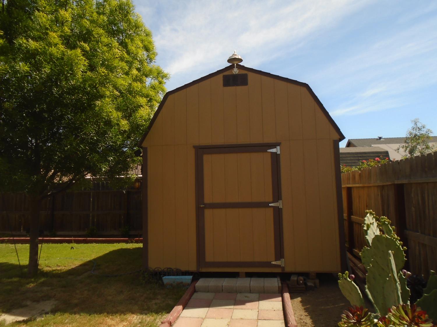 1383 Manor Ave, Hanford, CA 93230