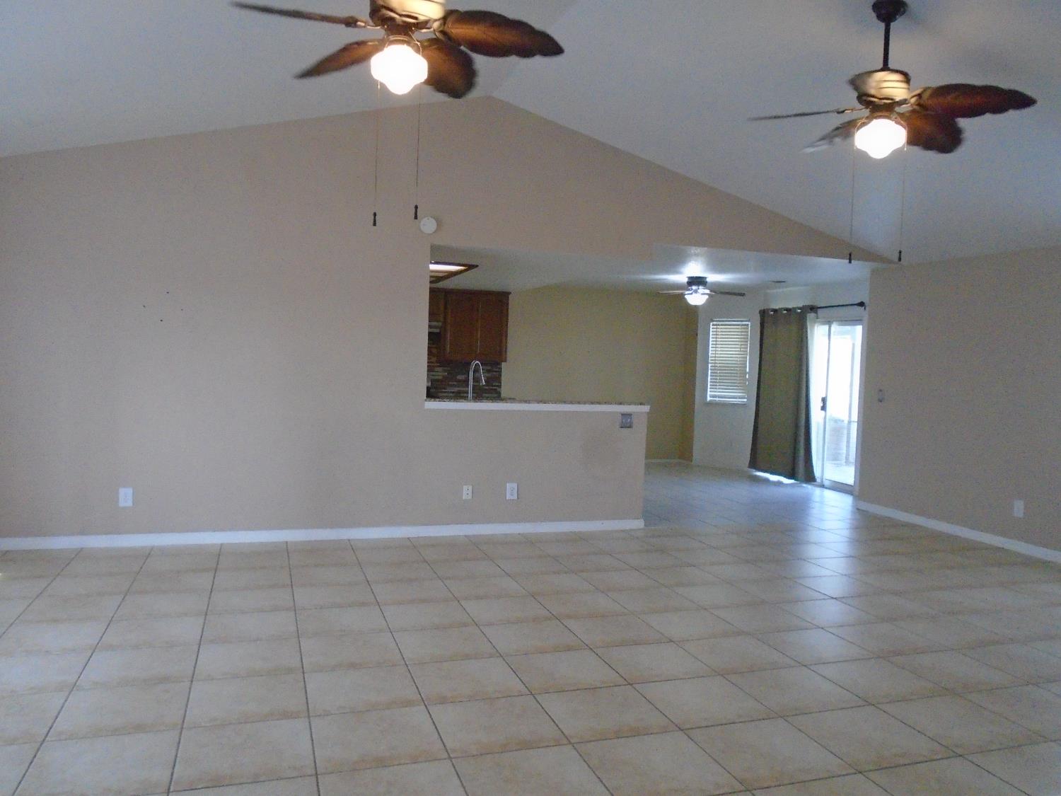 12066 Idaho Ave, Hanford, CA 93230