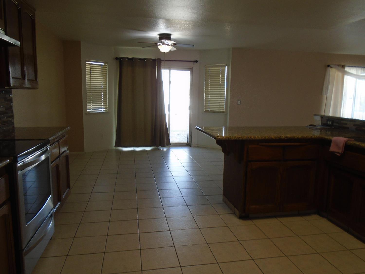 12066 Idaho Ave, Hanford, CA 93230