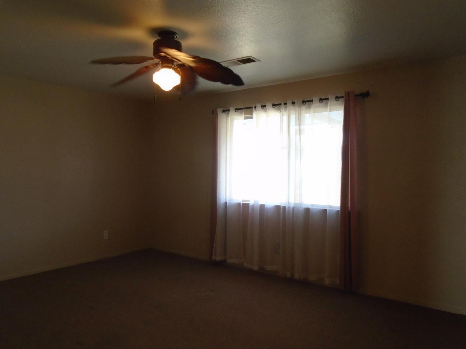 12066 Idaho Ave, Hanford, CA 93230