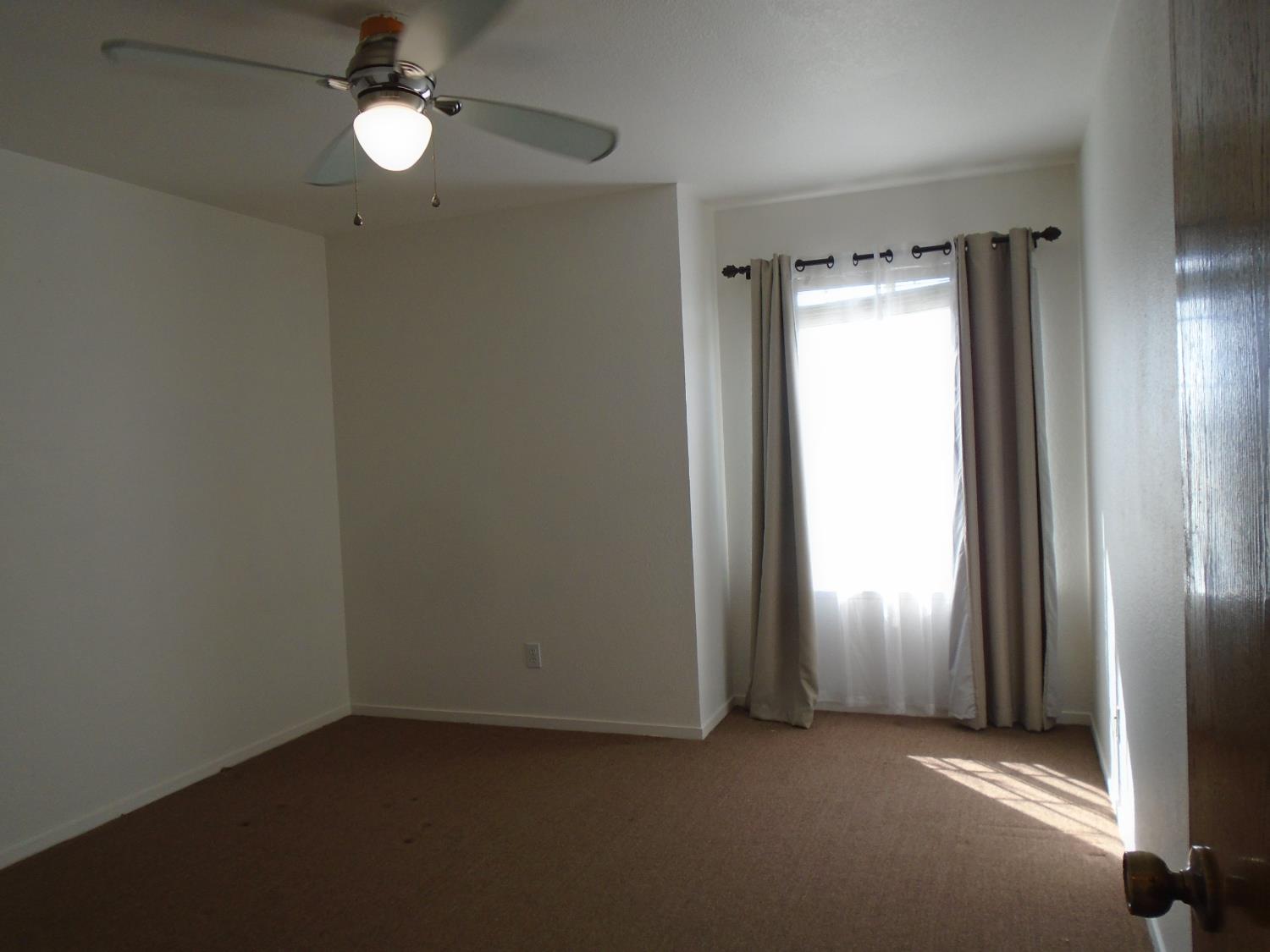 12066 Idaho Ave, Hanford, CA 93230