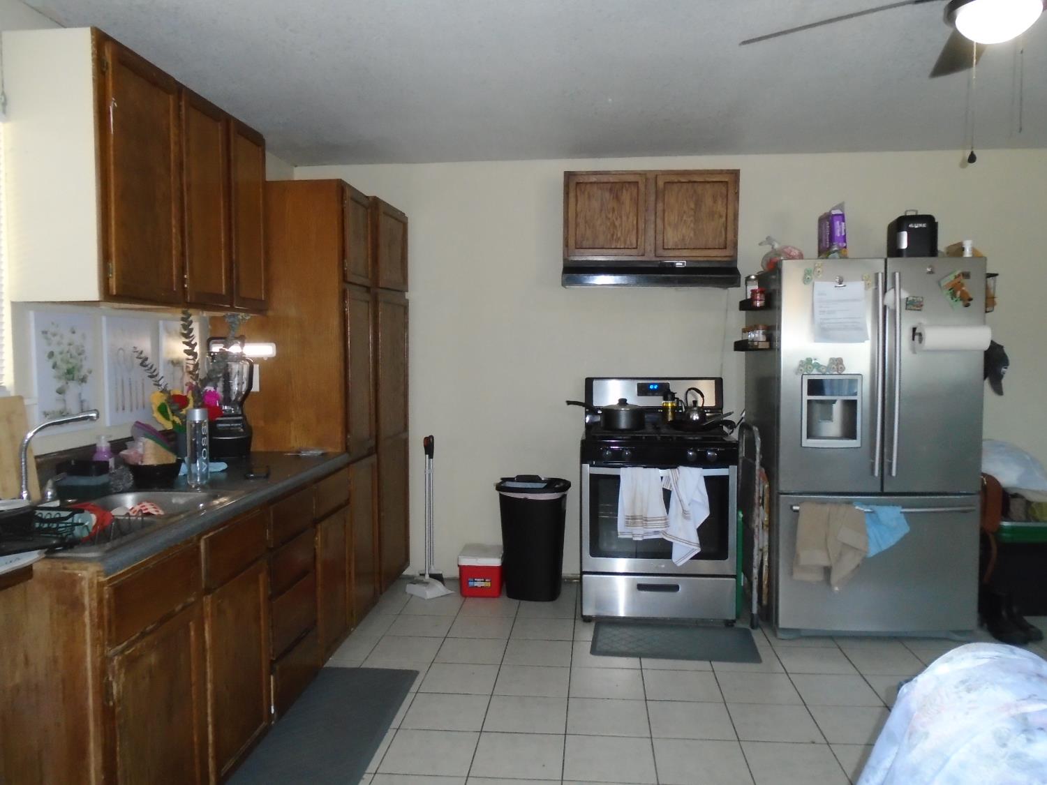 12066 Idaho Ave, Hanford, CA 93230