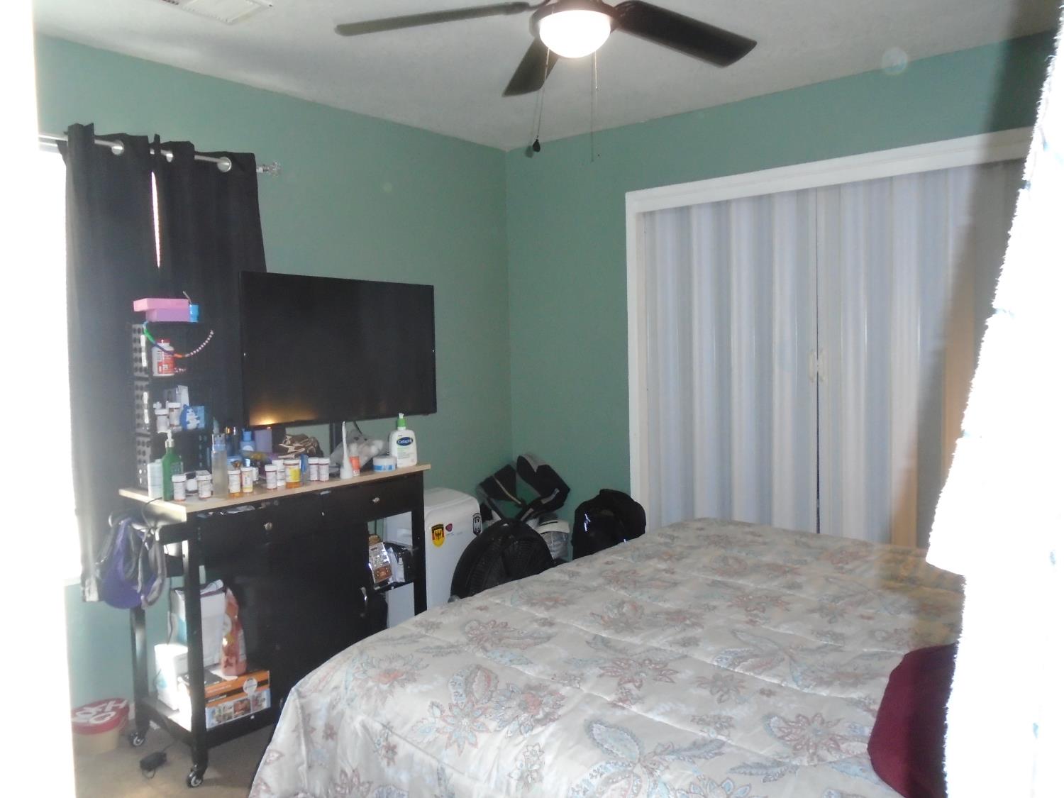 12066 Idaho Ave, Hanford, CA 93230