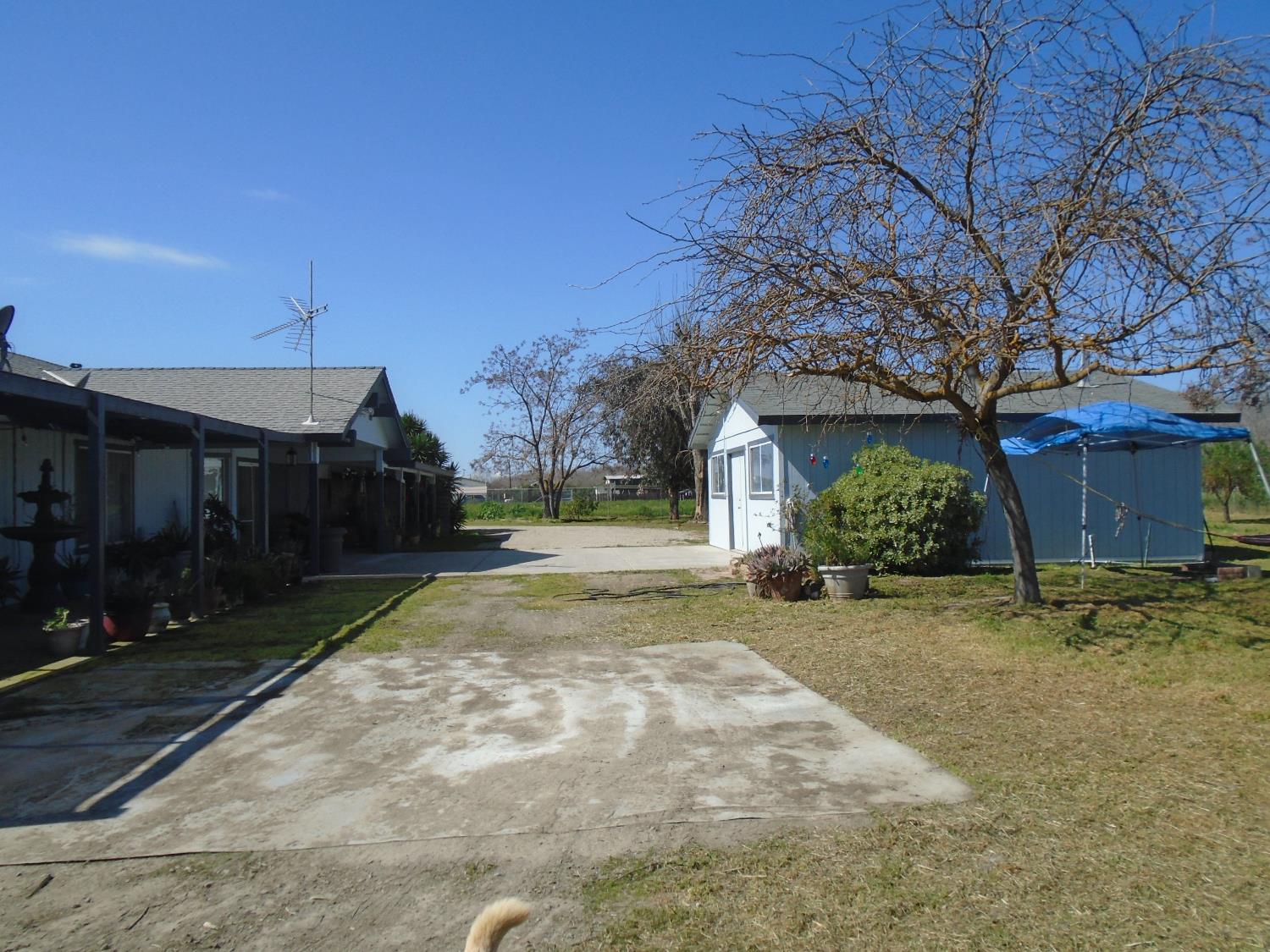 12066 Idaho Ave, Hanford, CA 93230