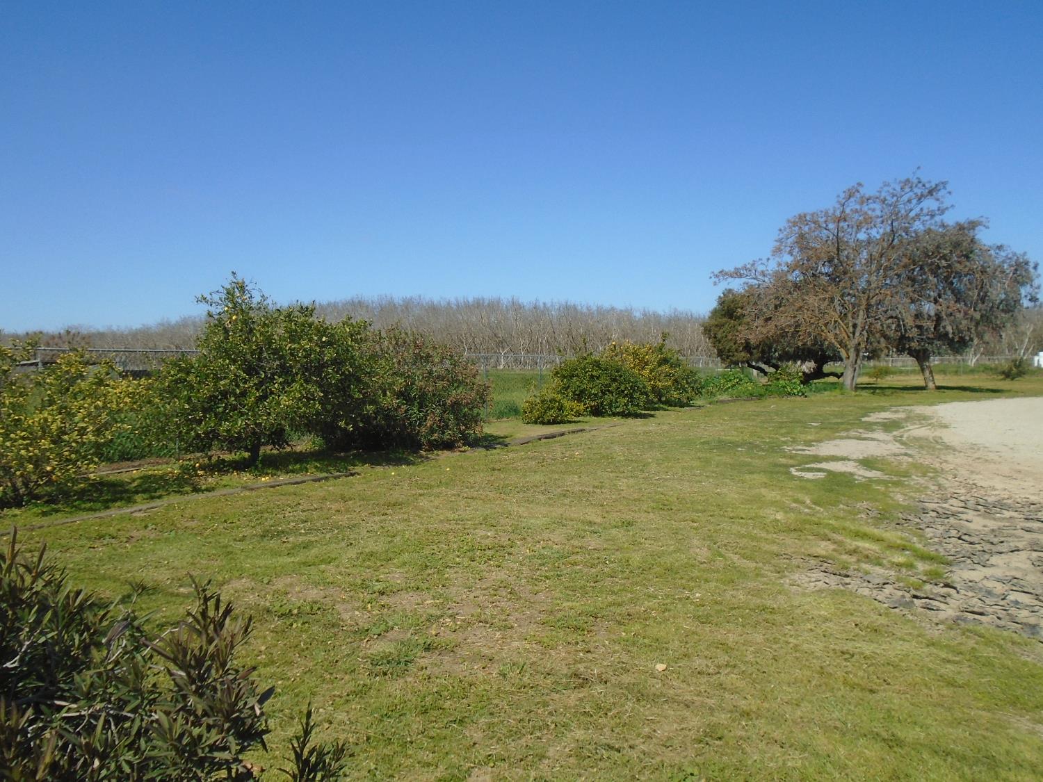 12066 Idaho Ave, Hanford, CA 93230