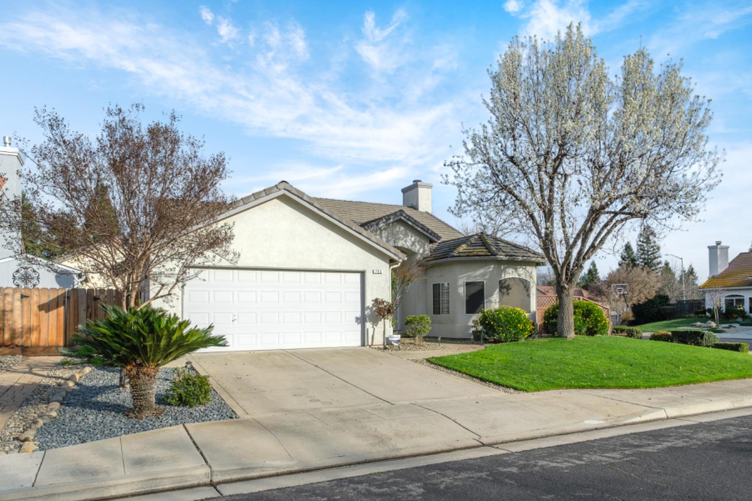 793 Applegate Ave, Clovis, CA 93611