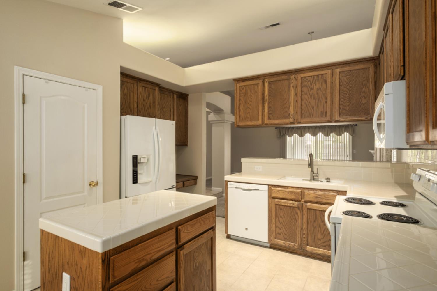 793 Applegate Ave, Clovis, CA 93611