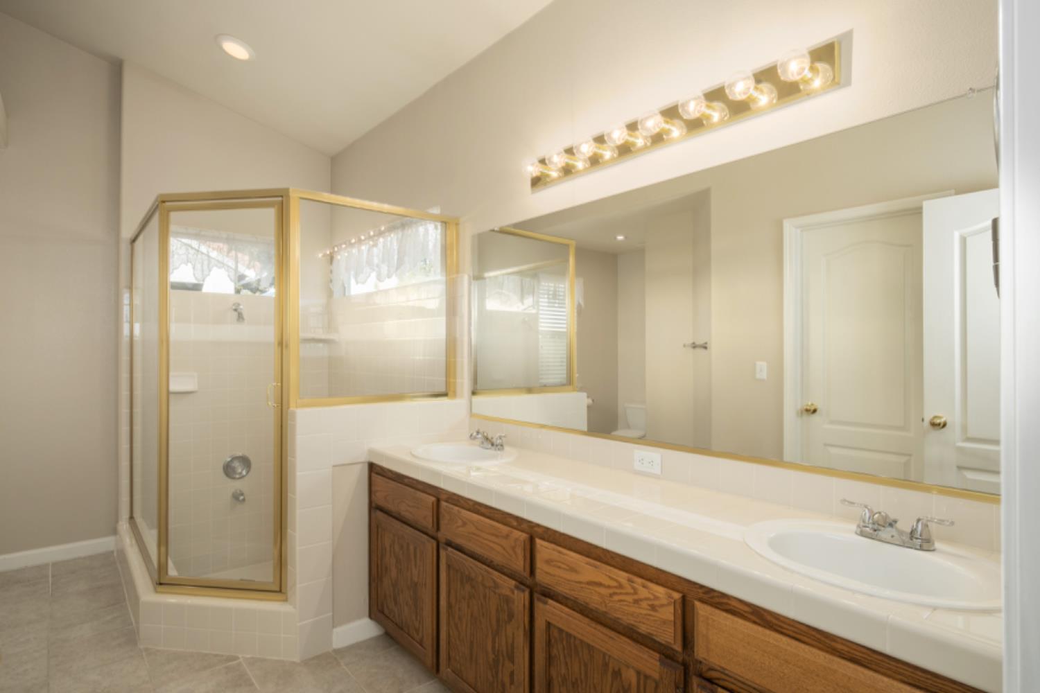 793 Applegate Ave, Clovis, CA 93611