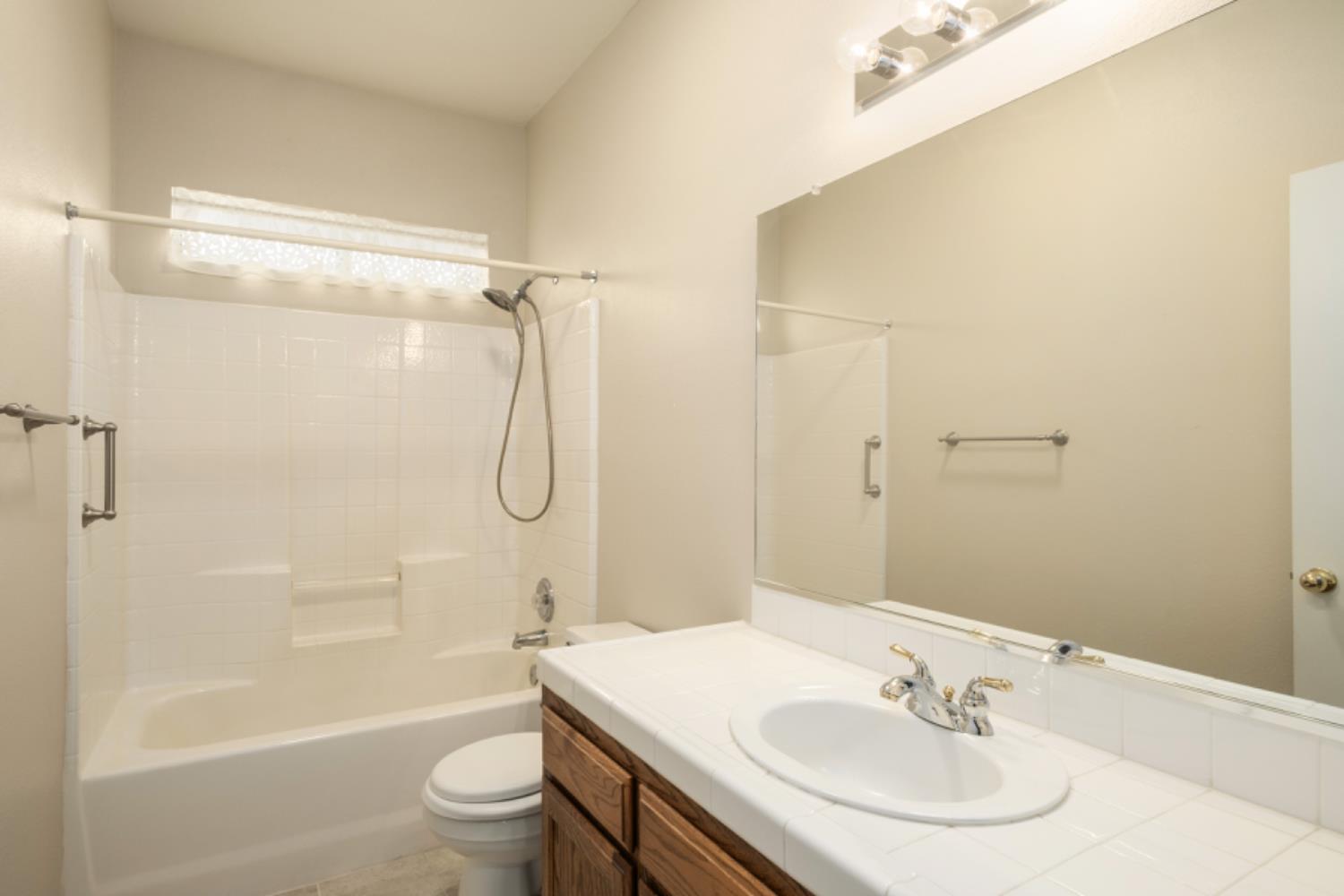 793 Applegate Ave, Clovis, CA 93611