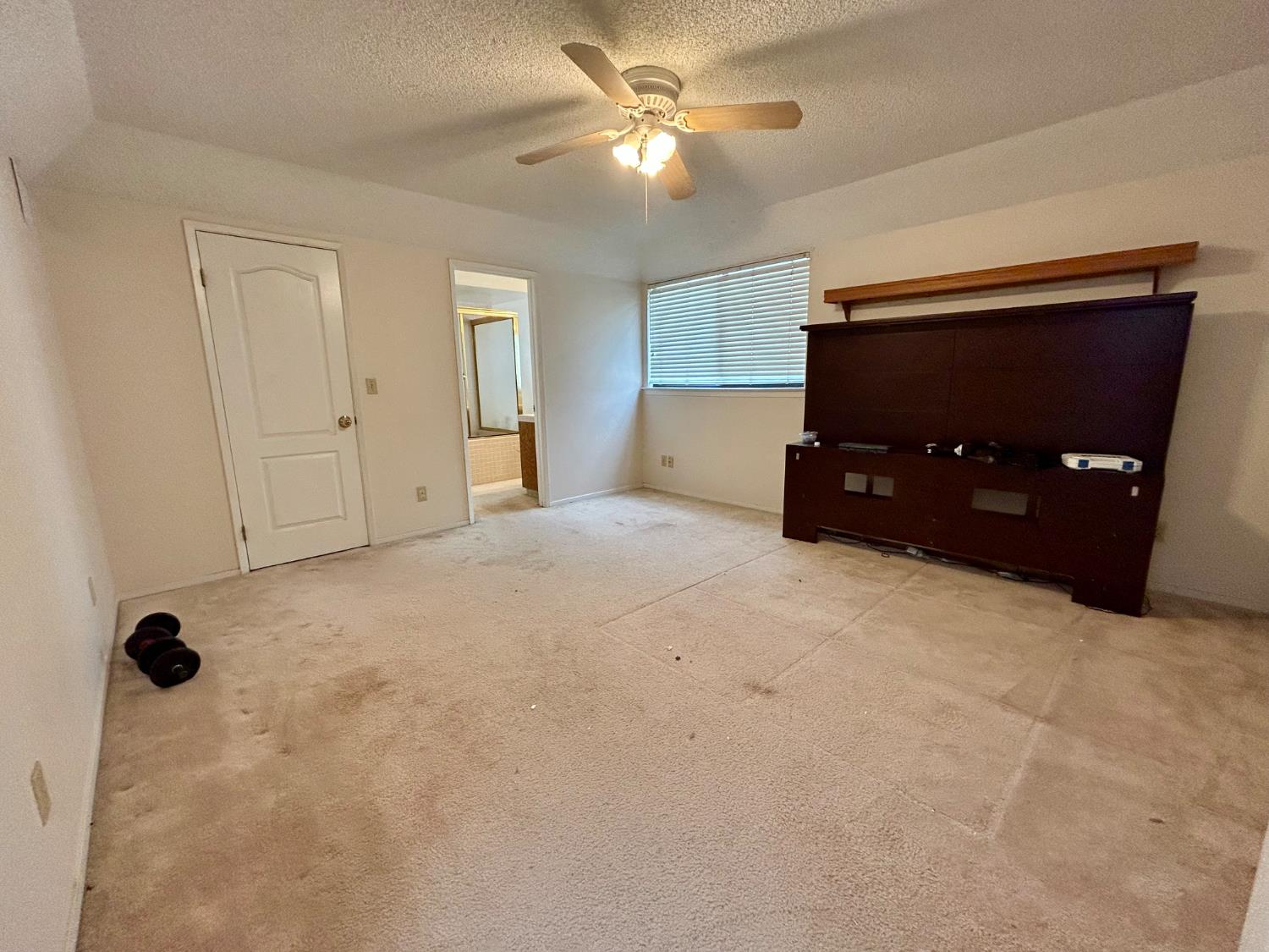 1771 E Pryor Dr S, Fresno, CA 93720