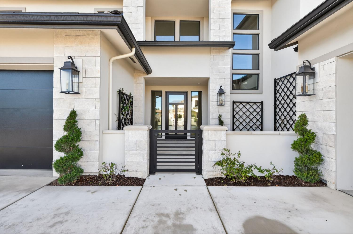 2345 E Putter Way, Fresno, CA 93730