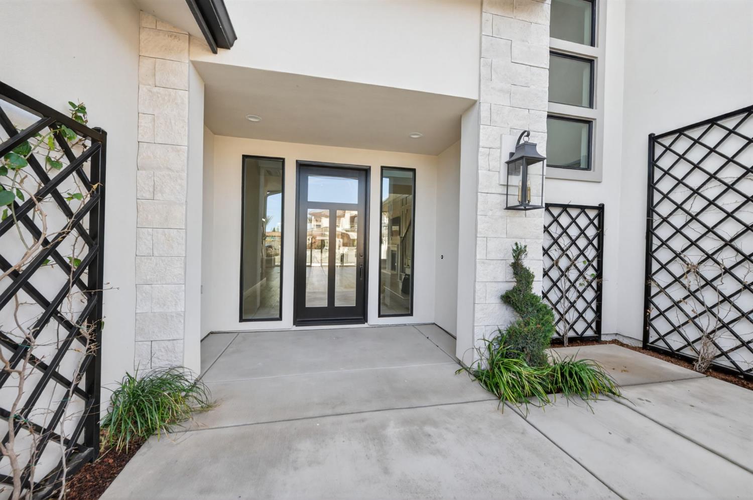 2345 E Putter Way, Fresno, CA 93730