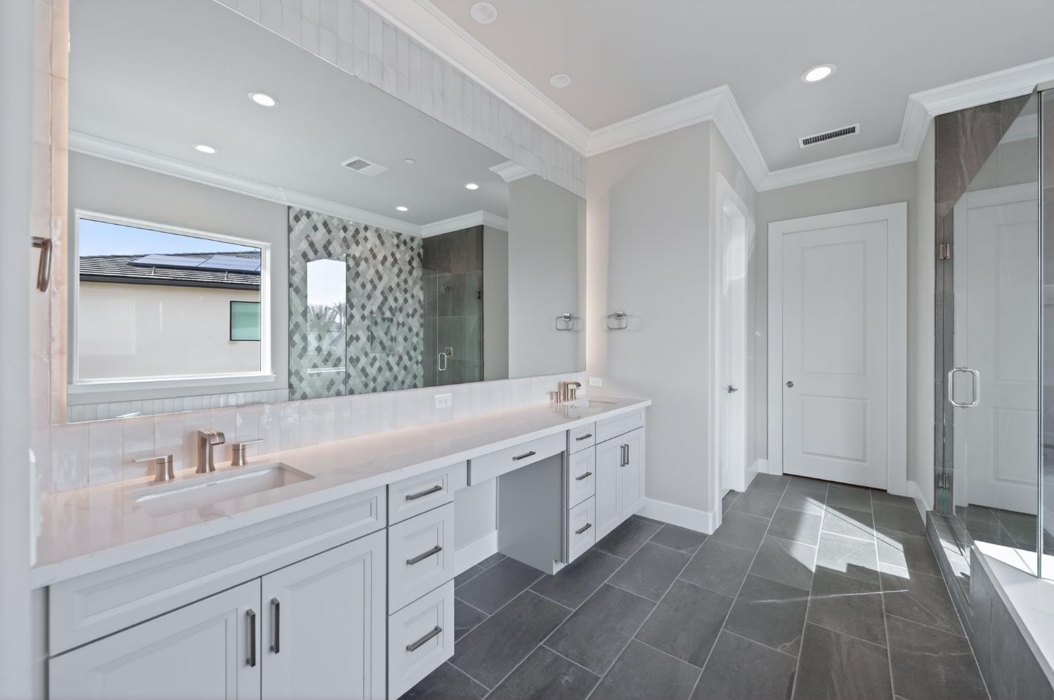 2345 E Putter Way, Fresno, CA 93730