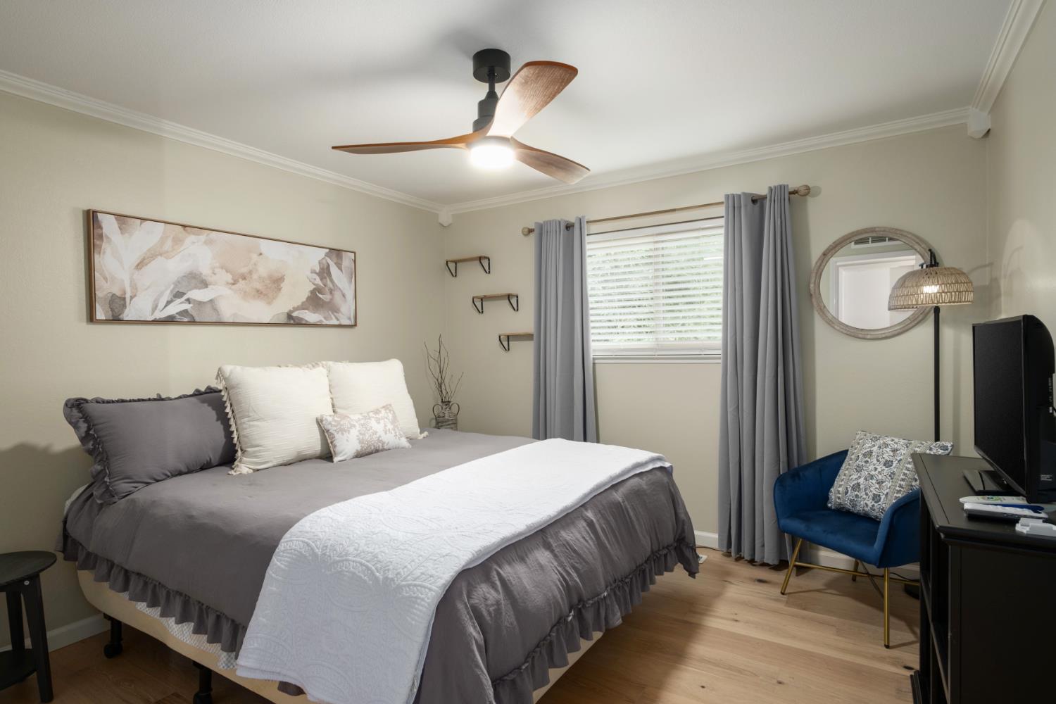 1637 W Los Altos Ave, Fresno, CA 93711