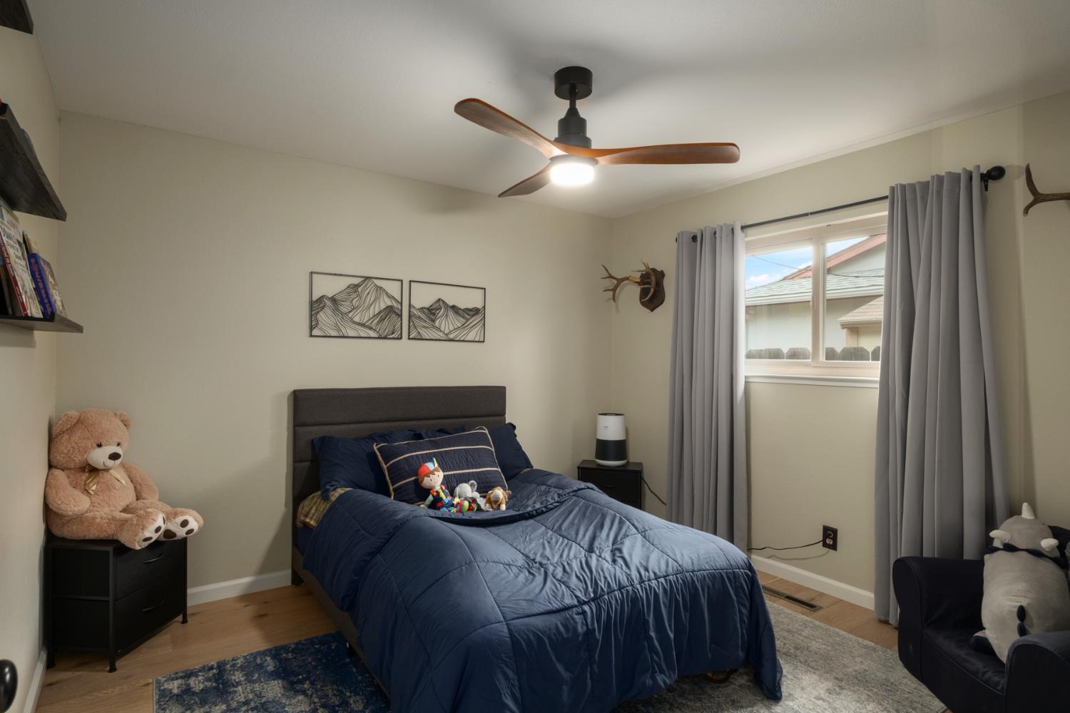 1637 W Los Altos Ave, Fresno, CA 93711