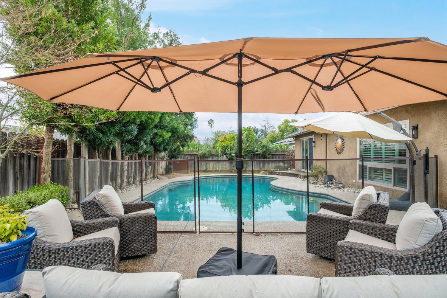 1637 W Los Altos Ave, Fresno, CA 93711