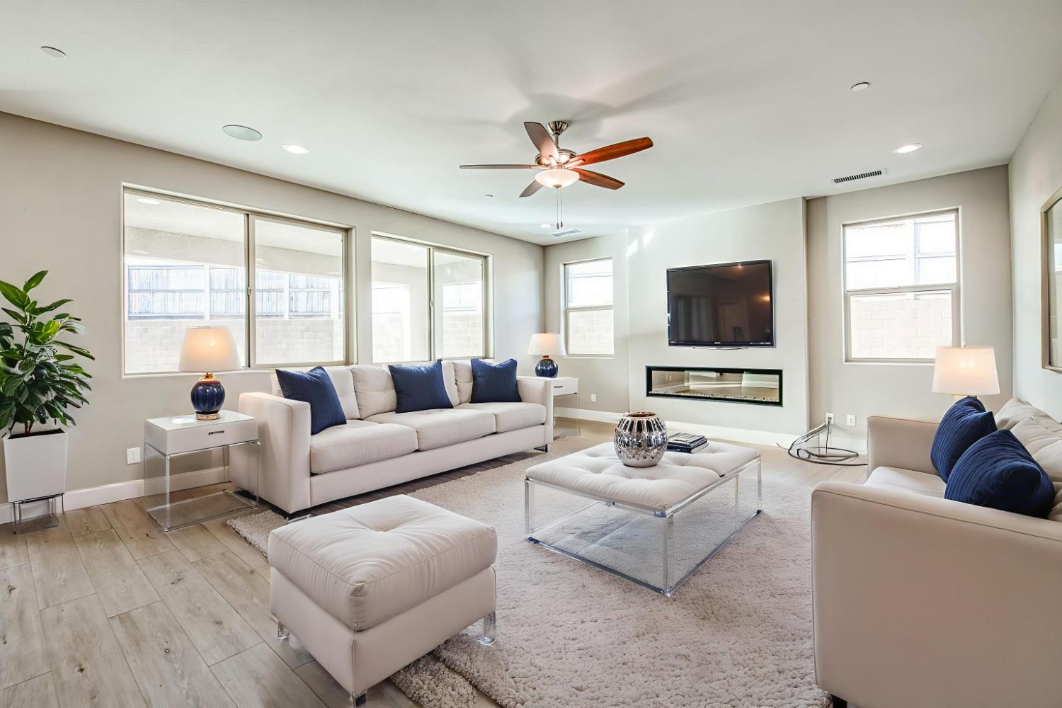 4338 Monarch Pl, Madera, CA 93636