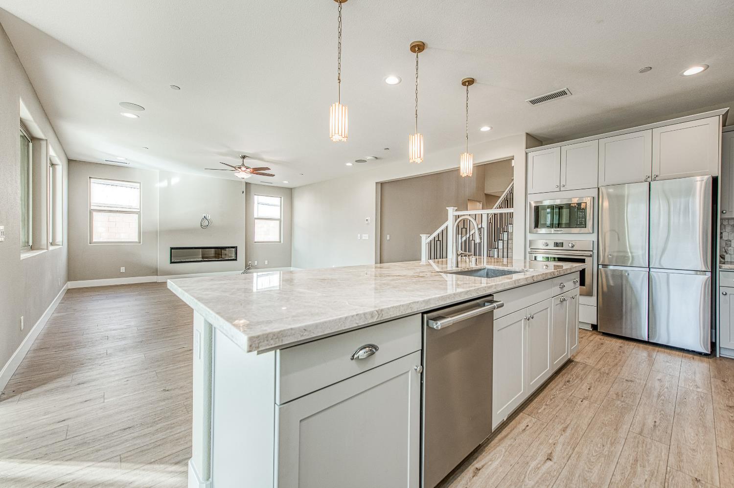 4338 Monarch Pl, Madera, CA 93636