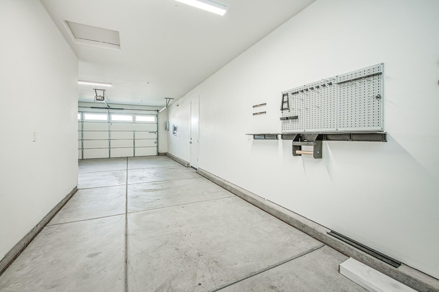 4338 Monarch Pl, Madera, CA 93636