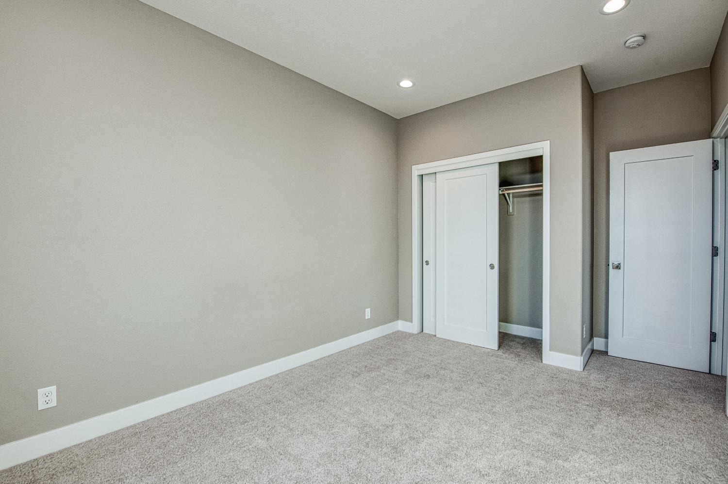 4338 Monarch Pl, Madera, CA 93636