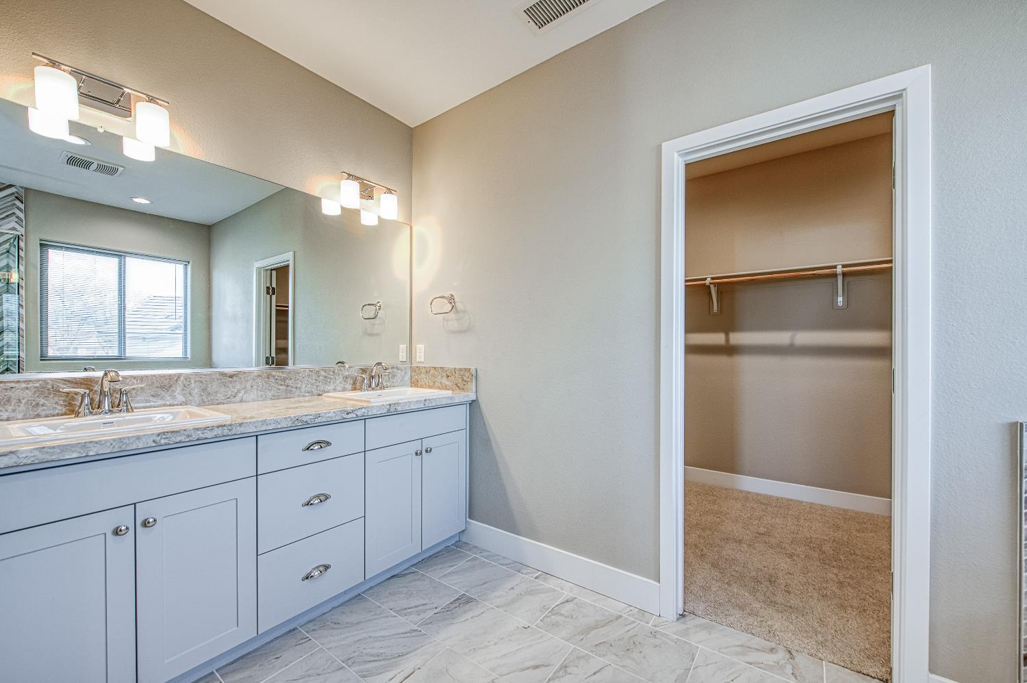 4338 Monarch Pl, Madera, CA 93636