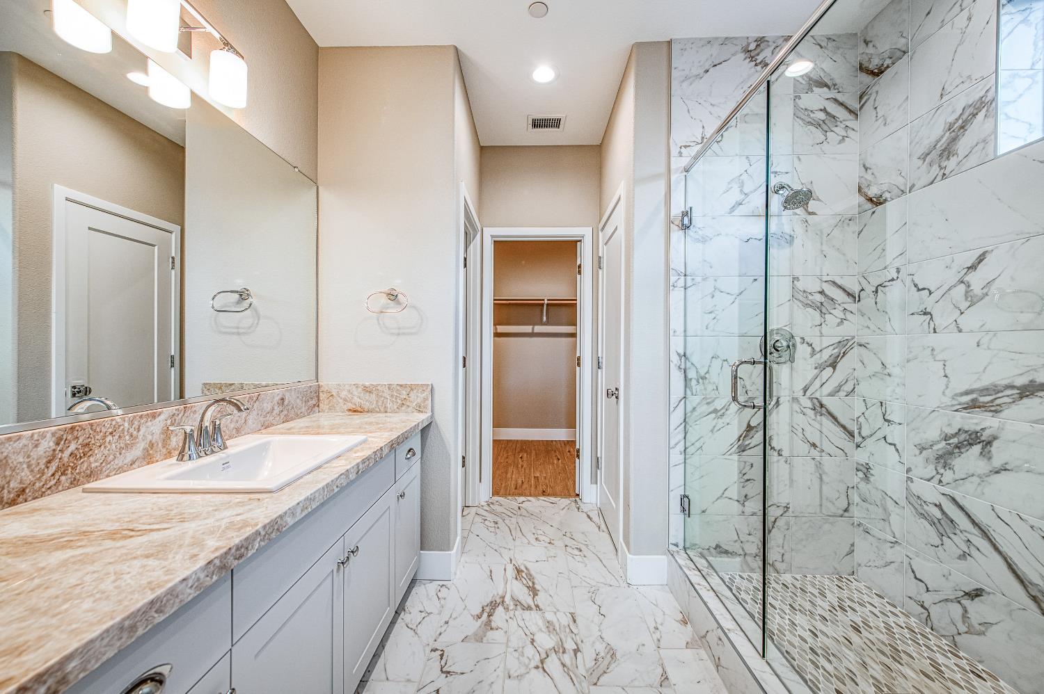 4338 Monarch Pl, Madera, CA 93636