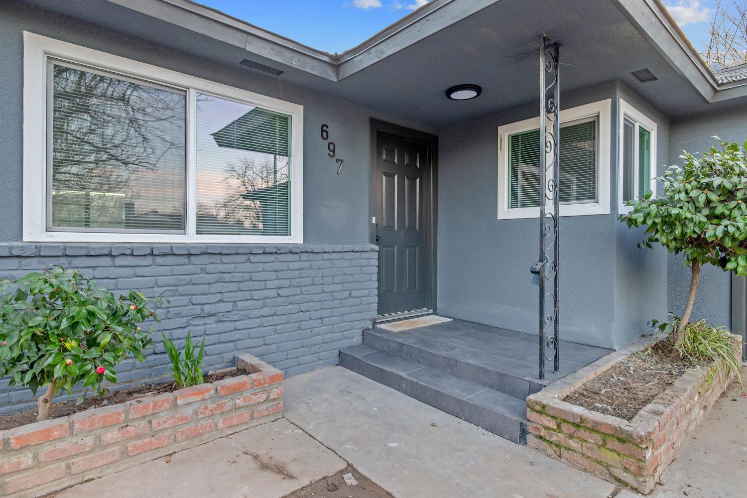 697 E Scott Ave, Fresno, CA 93710