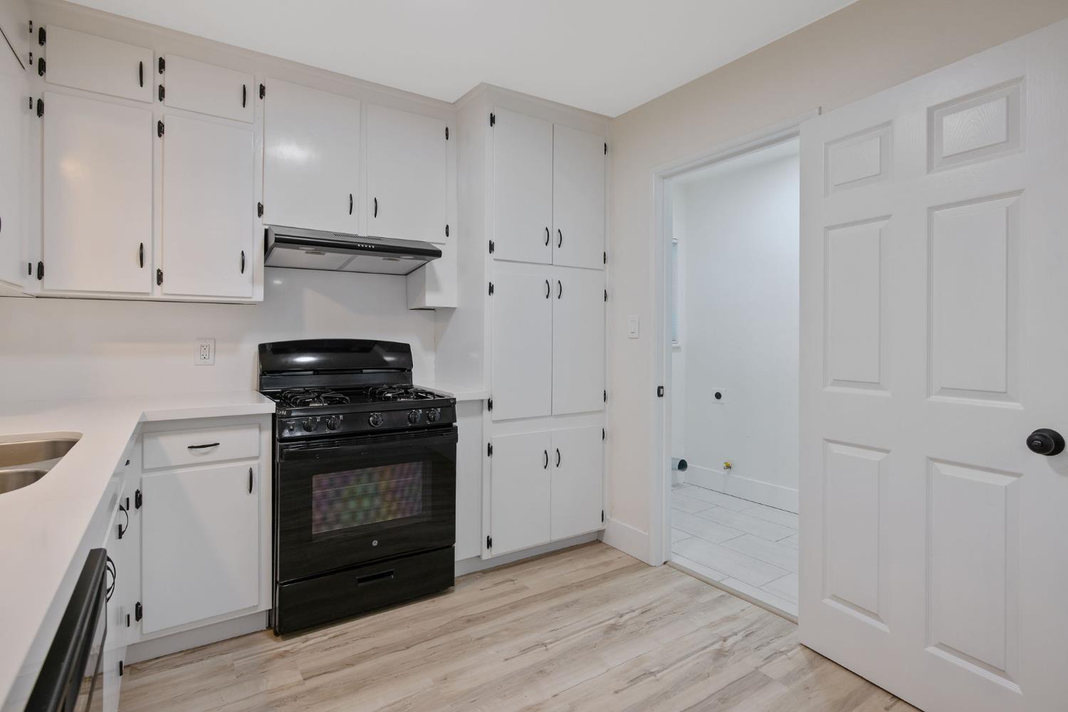 697 E Scott Ave, Fresno, CA 93710