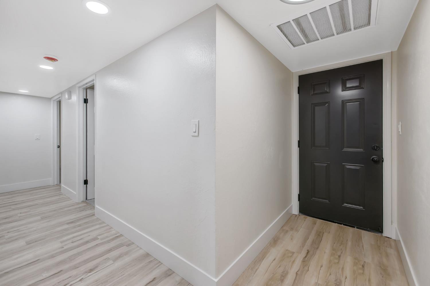 697 E Scott Ave, Fresno, CA 93710