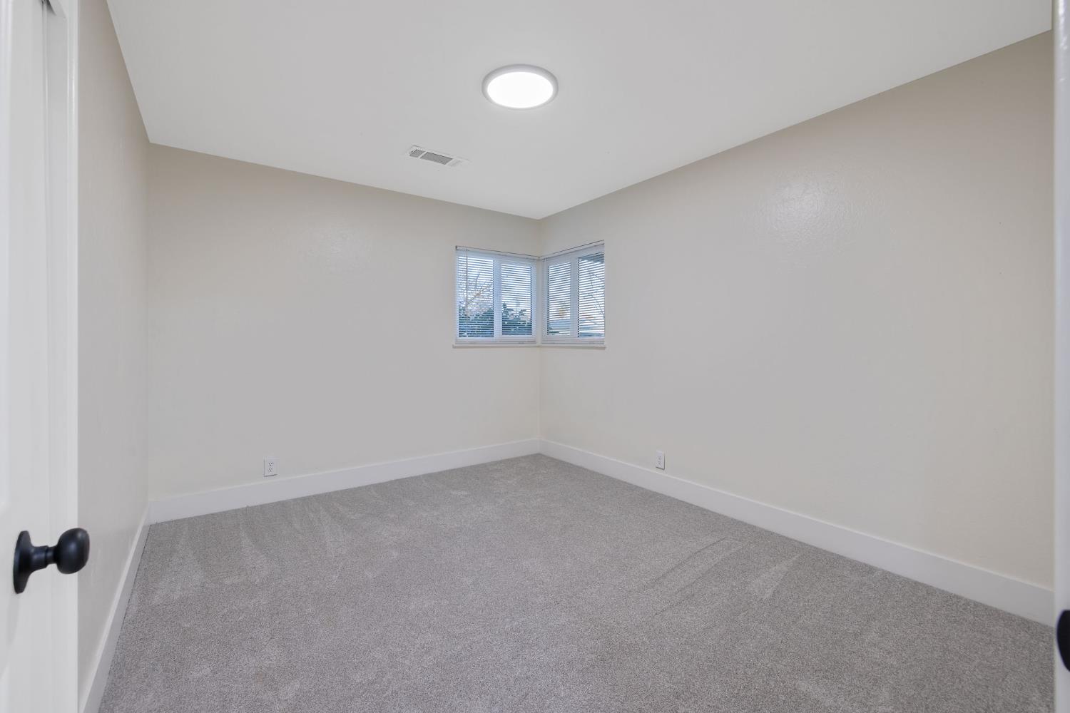 697 E Scott Ave, Fresno, CA 93710