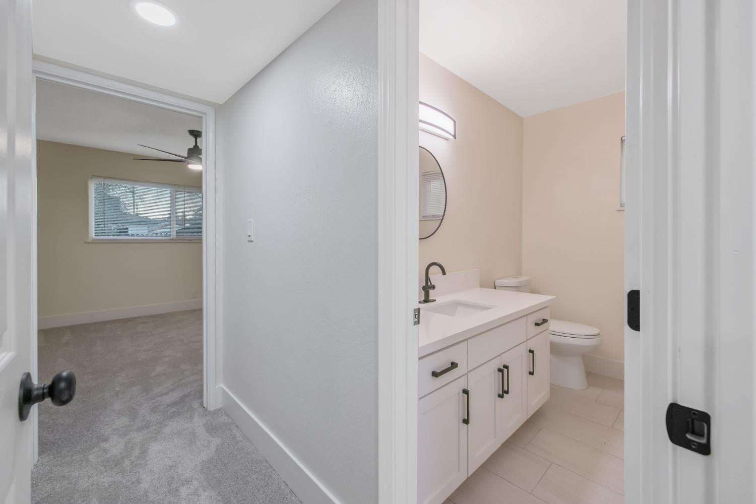 697 E Scott Ave, Fresno, CA 93710