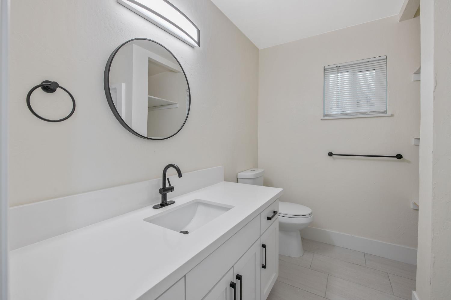 697 E Scott Ave, Fresno, CA 93710