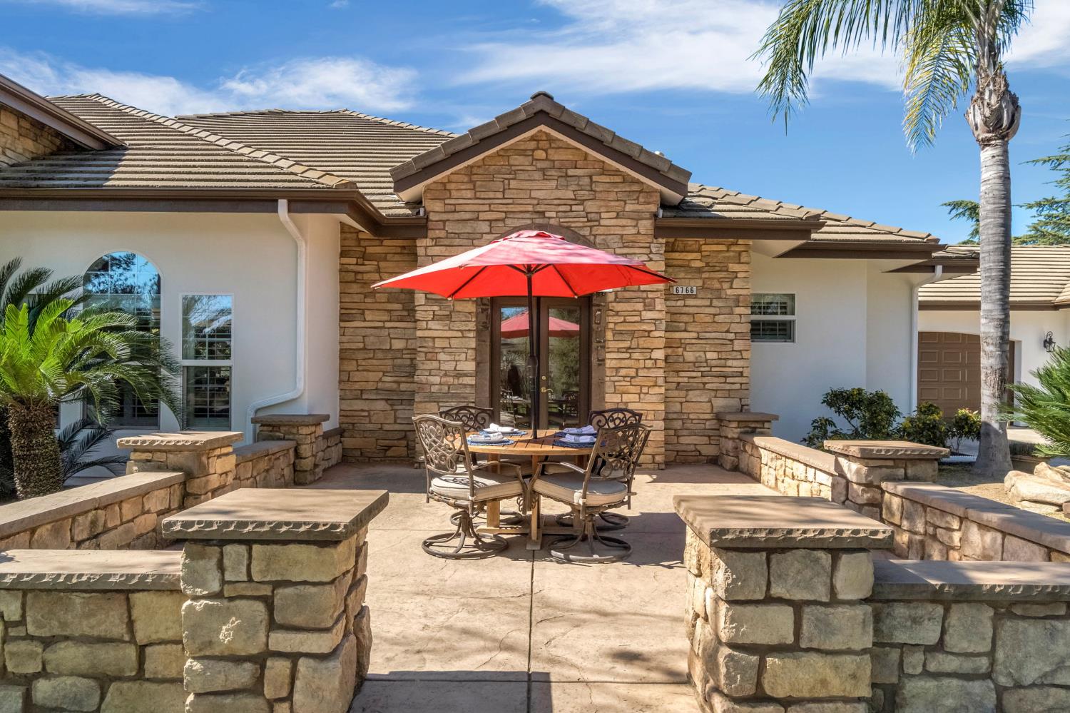 6766 E Carmalee Ln, Fresno, CA 93727