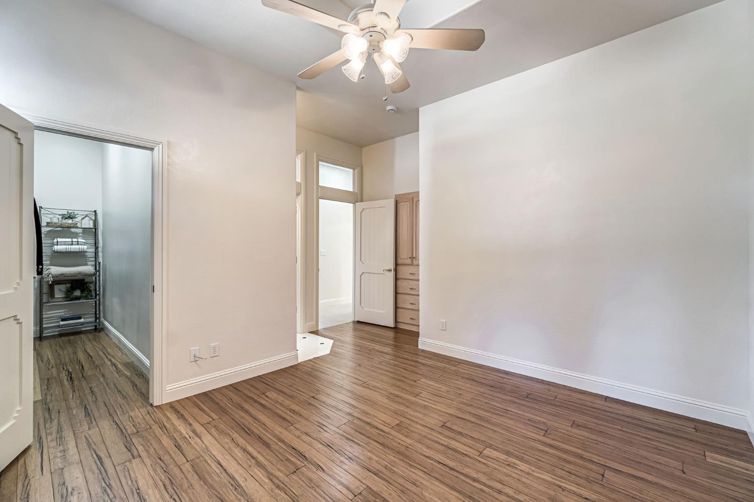 6766 E Carmalee Ln, Fresno, CA 93727