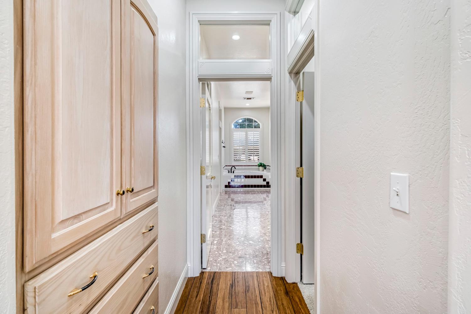 6766 E Carmalee Ln, Fresno, CA 93727