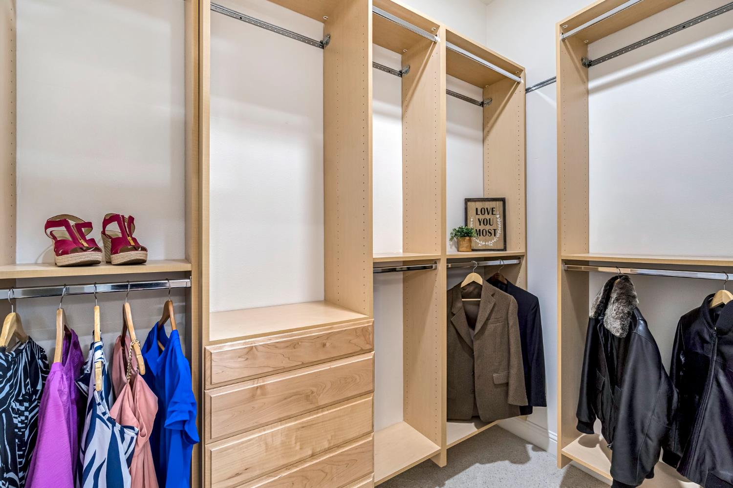 6766 E Carmalee Ln, Fresno, CA 93727