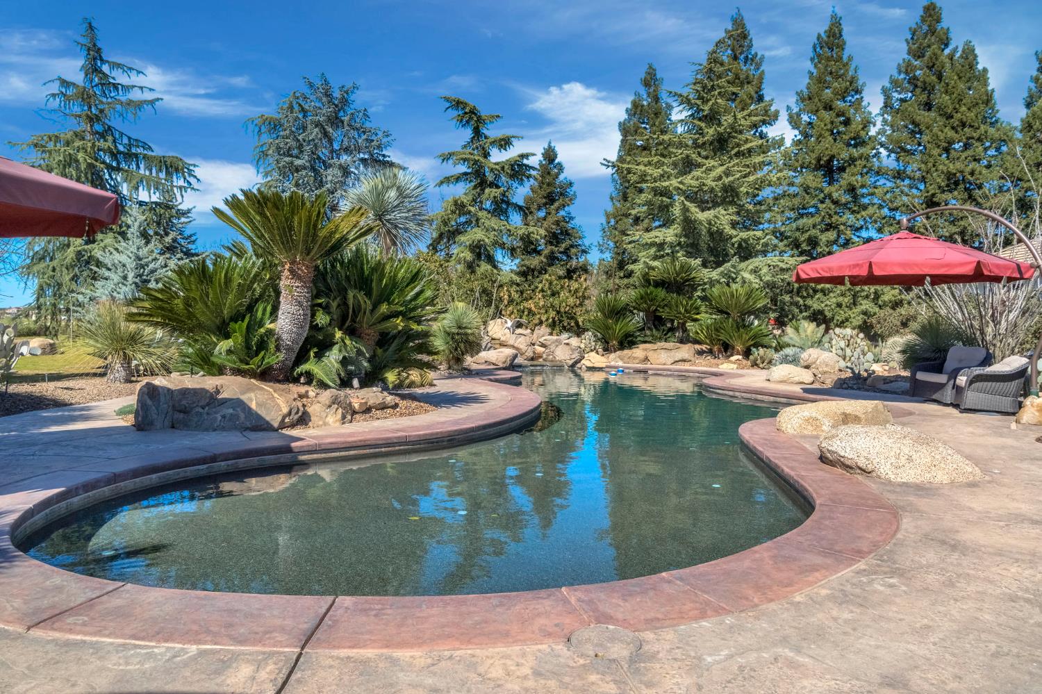 6766 E Carmalee Ln, Fresno, CA 93727