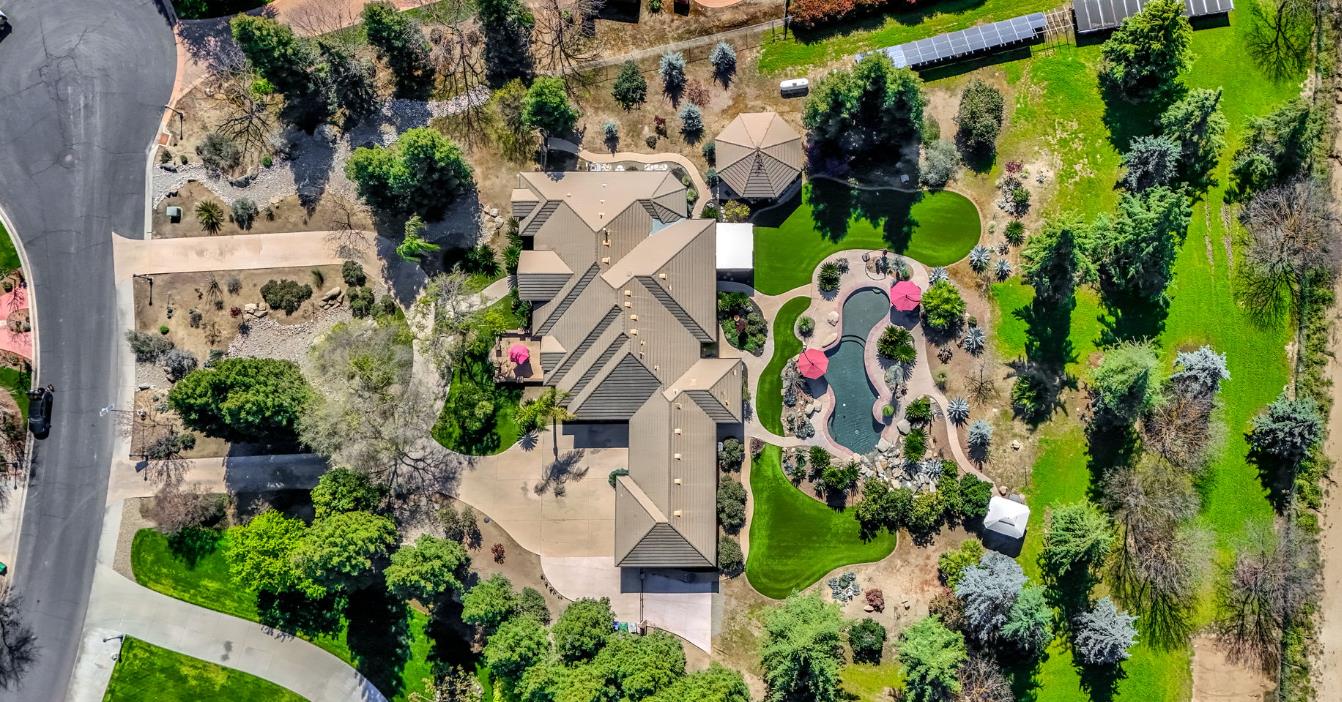 6766 E Carmalee Ln, Fresno, CA 93727