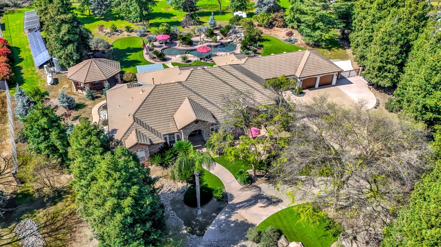 6766 E Carmalee Ln, Fresno, CA 93727