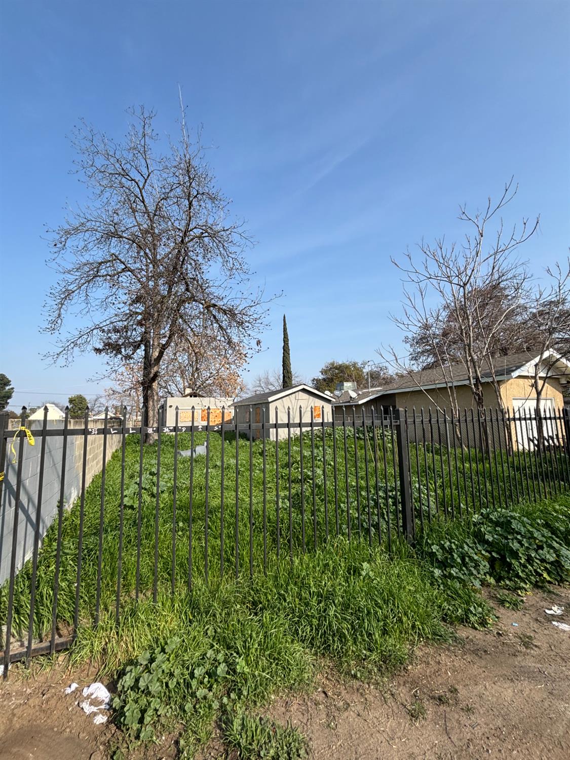 2044 E Tyler Ave, Fresno, CA 93701