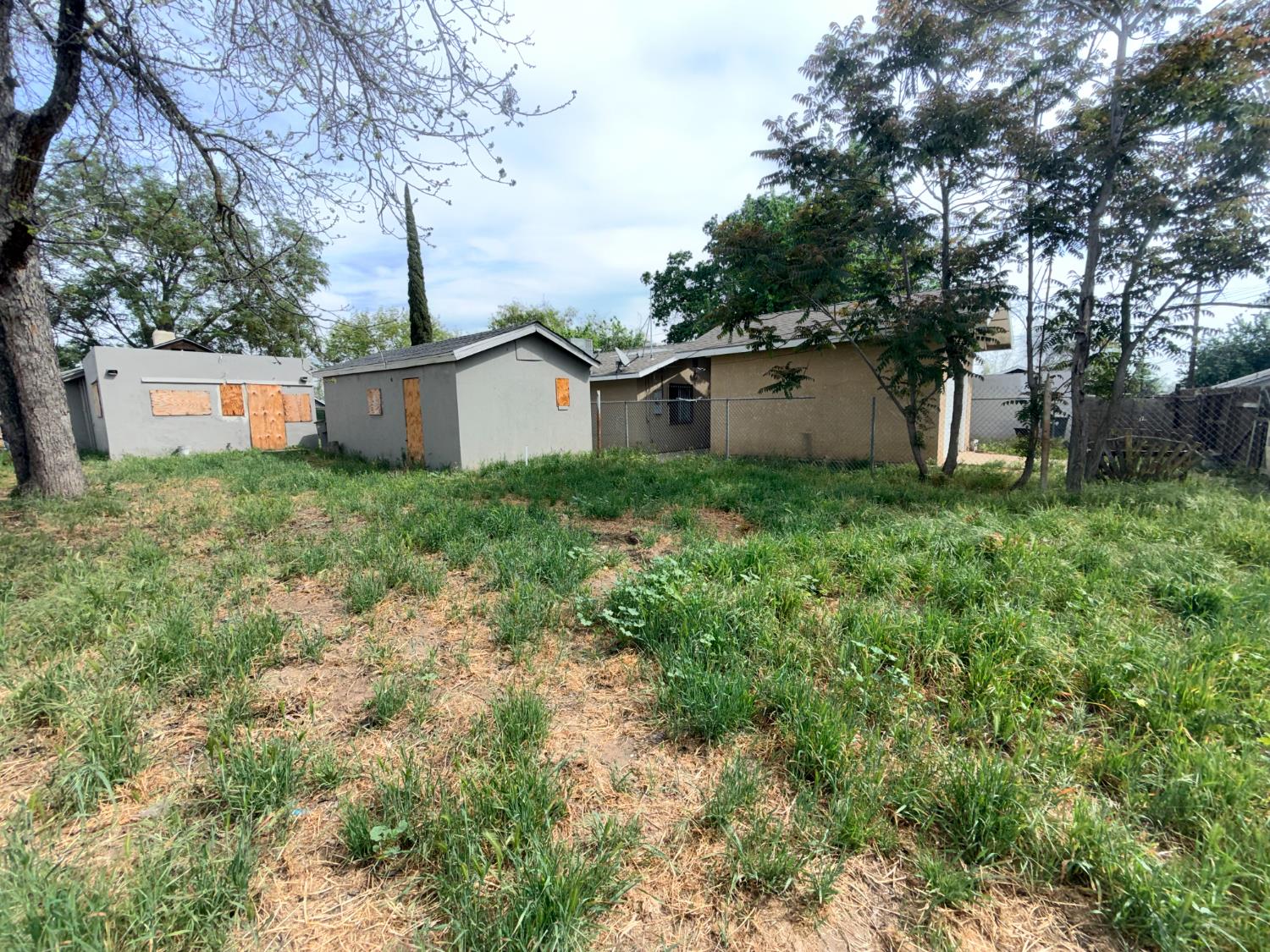 2044 E Tyler Ave, Fresno, CA 93701