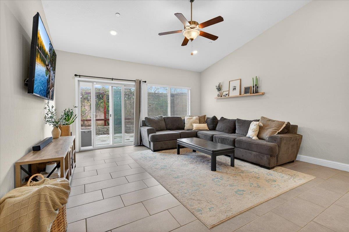 4161 Alamos Ave, Clovis, CA 93619