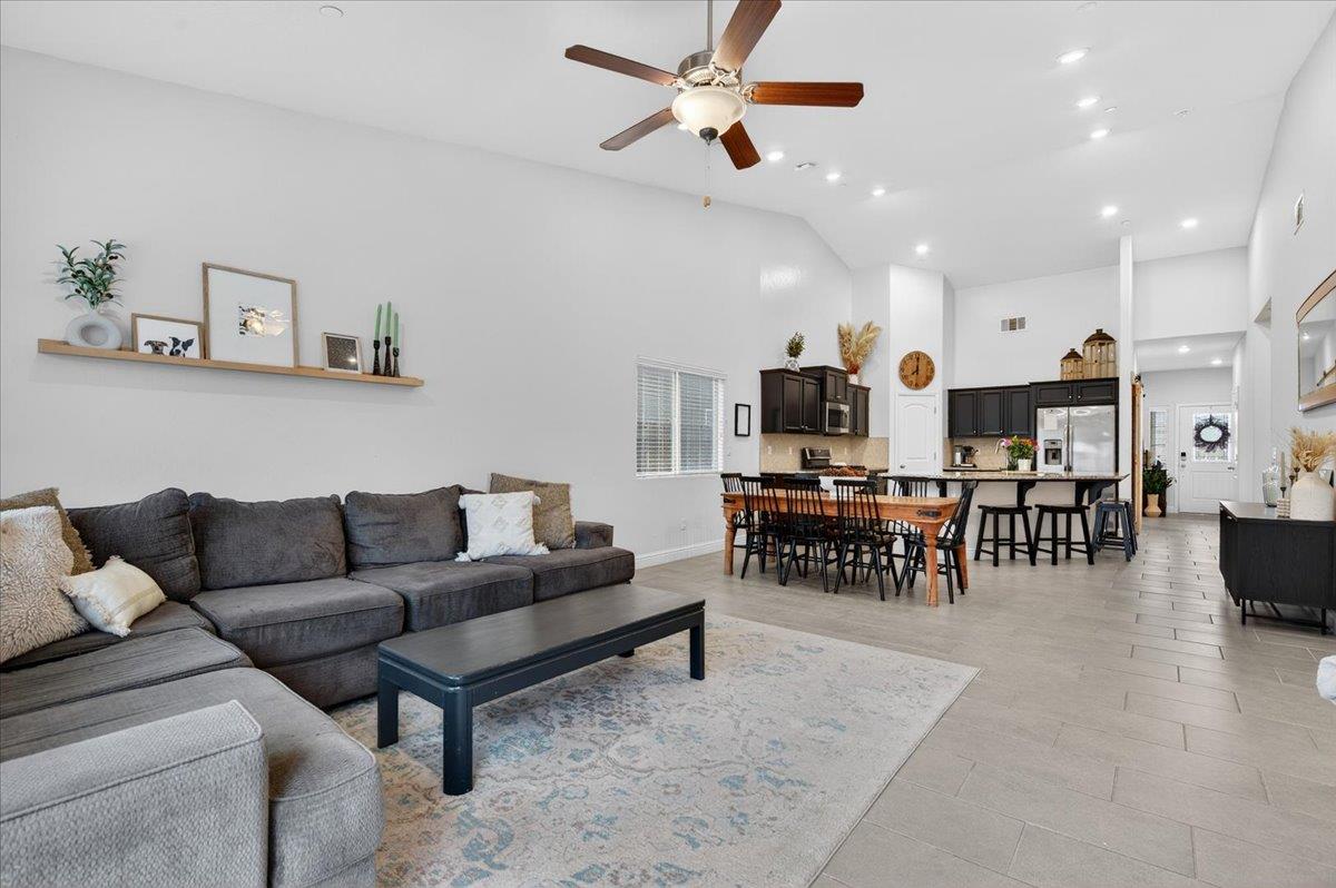 4161 Alamos Ave, Clovis, CA 93619