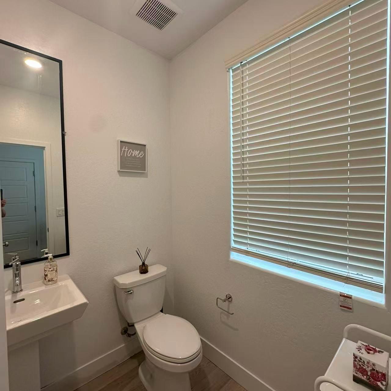 2732 E Teaberry Dr, Fresno, CA 93730