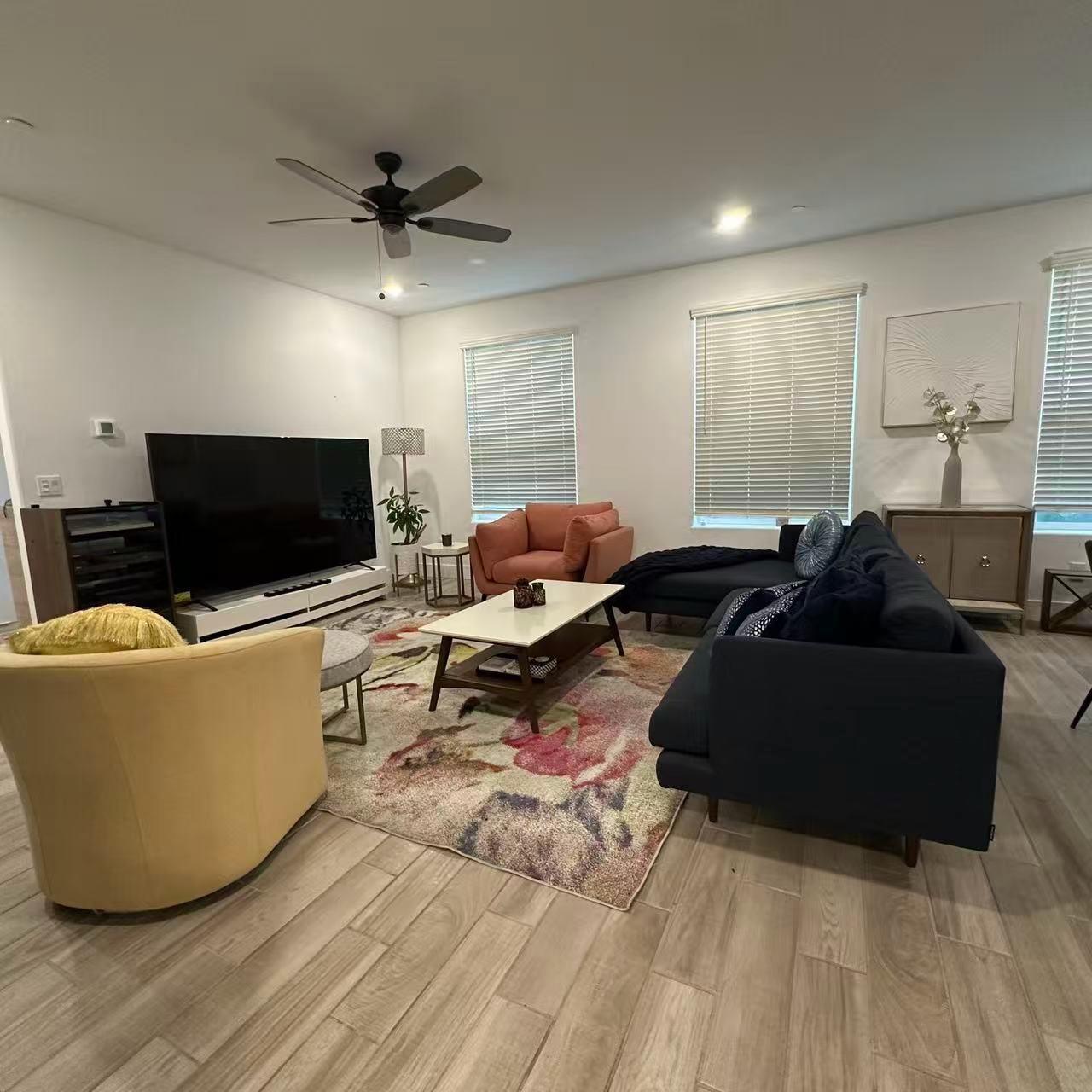 2732 E Teaberry Dr, Fresno, CA 93730