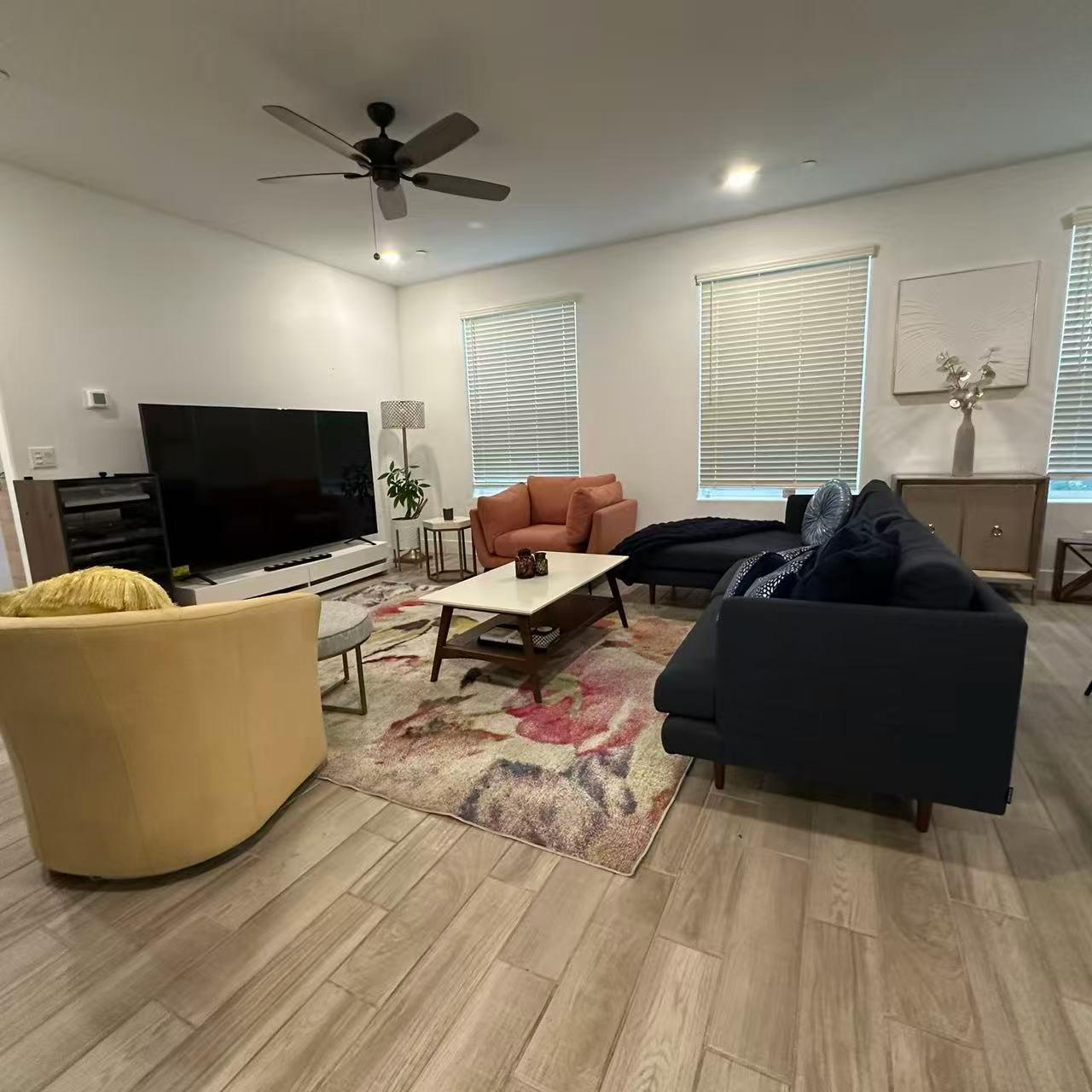 2732 E Teaberry Dr, Fresno, CA 93730